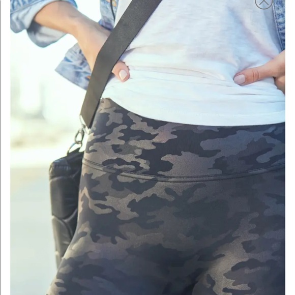 Faux Leather Camo Leggings
SPANX® Size M - Picture 9 of 13